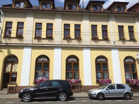 Facade/entrance