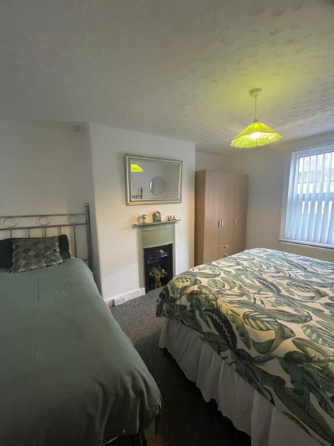 Bed, Bedroom, Family, wardrobe