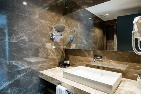 Shower, Bathroom, towels