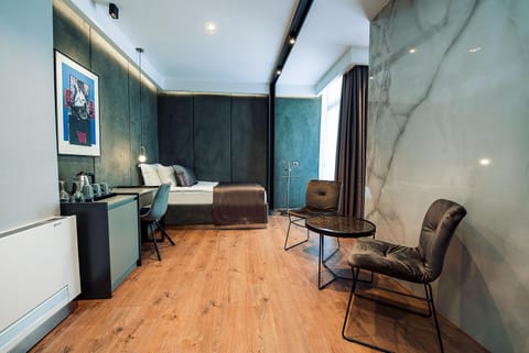 Coffee/tea facilities, Balcony/Terrace, Seating area, oven