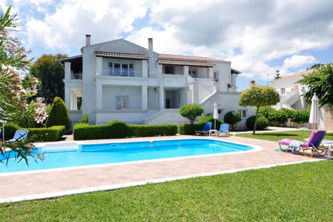 Facade/entrance, Swimming pool