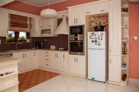 microwave, oven, stove, kitchen