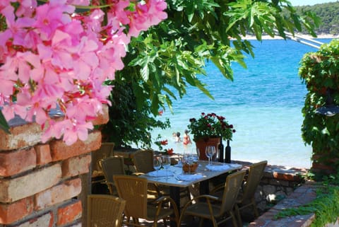Restaurant/places to eat, Day, Balcony/Terrace, Beach, Beach, Guests, Sea view, group of guests