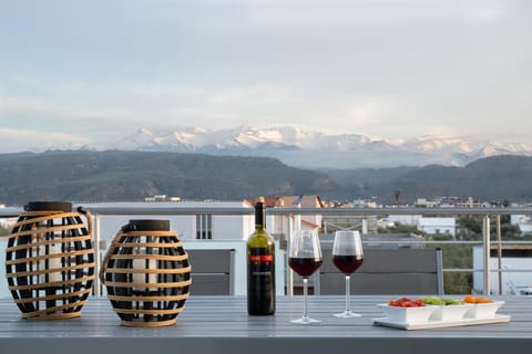 Balcony/Terrace, Mountain view, Drinks, Alcoholic drinks
