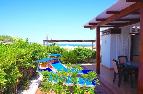 Shower, Patio, Day, Summer, Garden, Balcony/Terrace, Balcony/Terrace, Beach, Beach, On site, Garden view, Sea view, Inner courtyard view