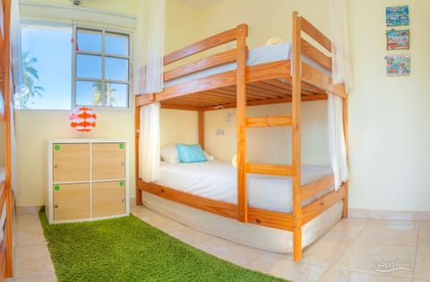 Bed, Photo of the whole room, Bedroom, bunk bed, locker
