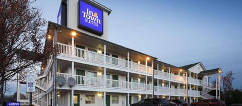 InTown Suites Extended Stay Chesapeake VA - I-64 Crossways Blvd Hotel in Chesapeake