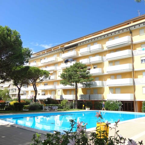 Property building, Summer, Swimming pool