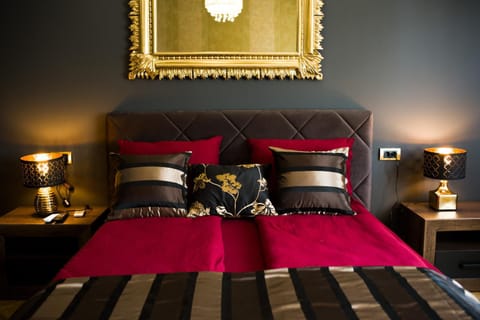 Golden Mirror Apartment Apartment in Novi Sad