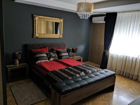 Golden Mirror Apartment Apartment in Novi Sad