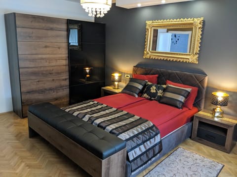 Golden Mirror Apartment Apartment in Novi Sad