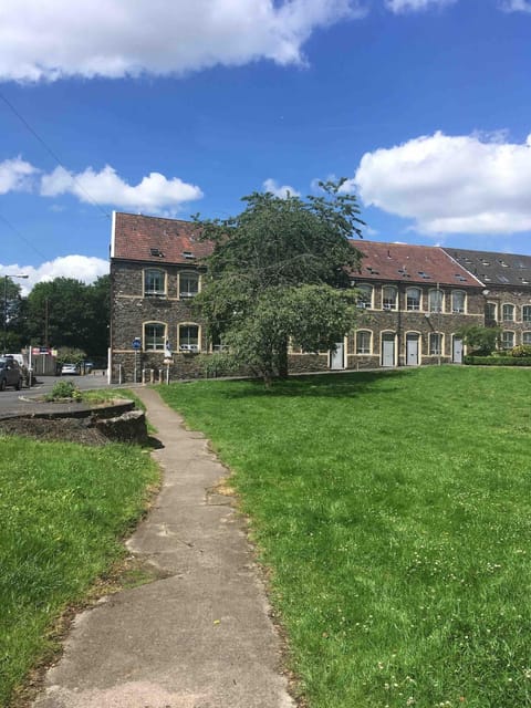 Superb Peaceful 1 bed apartment in St George. Apartment in Bristol