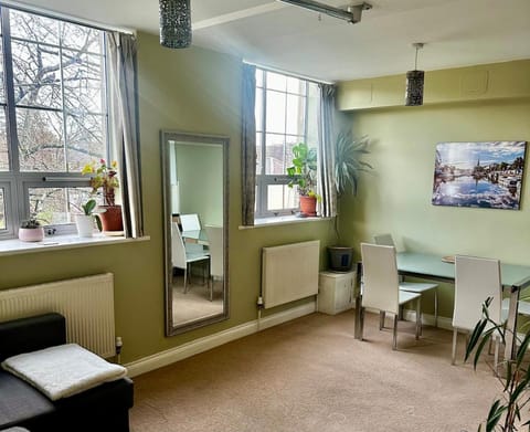 Superb Peaceful 1 bed apartment in St George. Apartment in Bristol