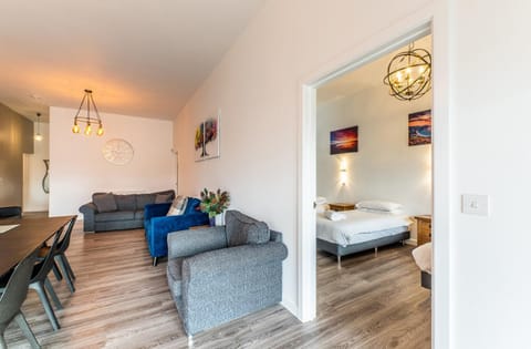 LIONHEART LARGE LUXURY ACCESSIBLE LODGE - Sleeps 12 ,Dog Friendly,Near Sherwood Forest at Fairview Farm Nottingham great for Family Gatherings ,Groups ,Parties House in Newark and Sherwood District