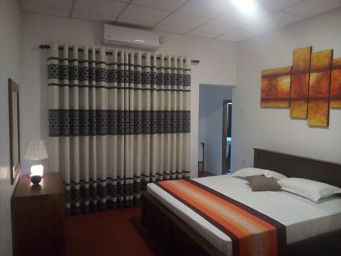 Restaurant/places to eat, Bed, Photo of the whole room, Bedroom