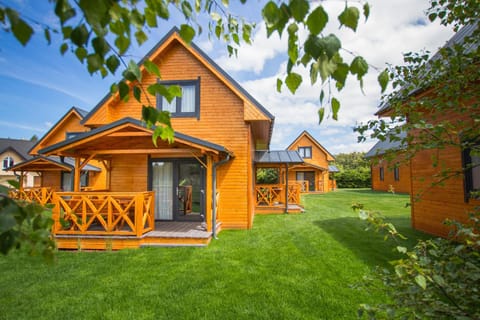 Przystań Domki w Lubiatowie Campground/ 
RV Resort in Pomeranian Voivodeship