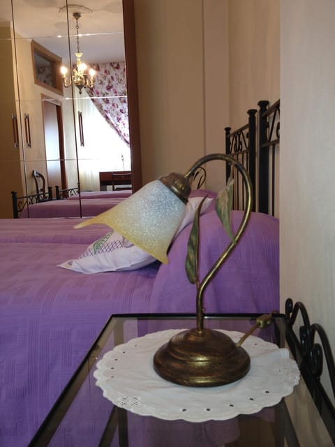 Photo of the whole room, Decorative detail