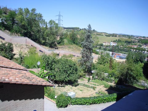 Facade/entrance, Area and facilities