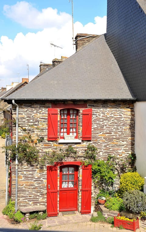 Facade/entrance, Day