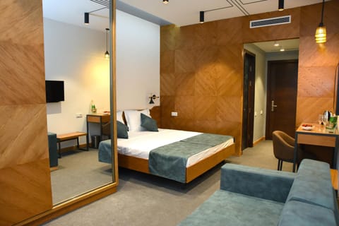 Bed, TV and multimedia, Living room, Photo of the whole room, Bedroom, hair dresser, wardrobe
