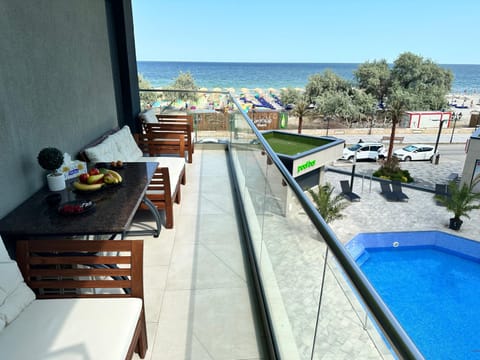 Balcony/Terrace, Swimming pool