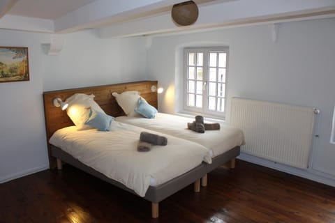 Photo of the whole room, Bedroom, Landmark view, air conditioner