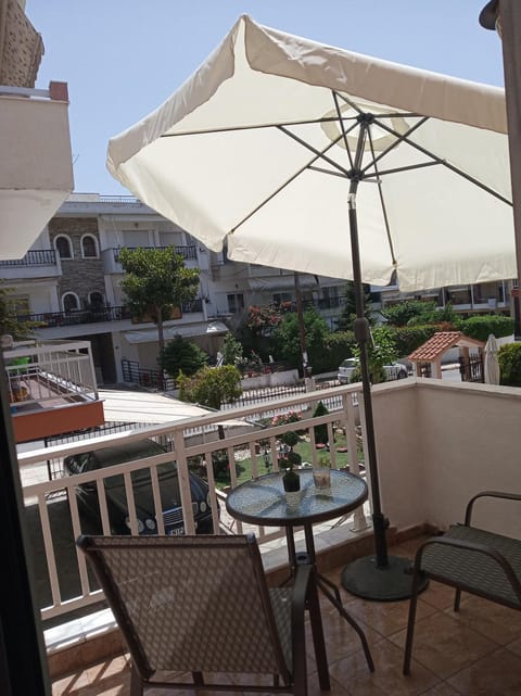 Patio, Day, View (from property/room), Balcony/Terrace