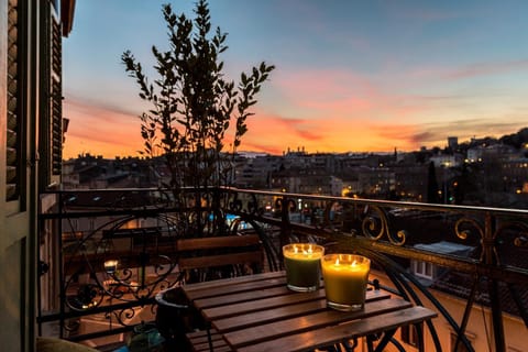 Balcony/Terrace, City view, Mountain view, Street view