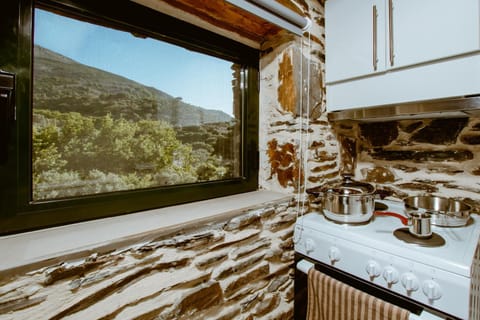 Ellafos Traditional Living-Elafonisi Couples Retreat Apartment in Crete