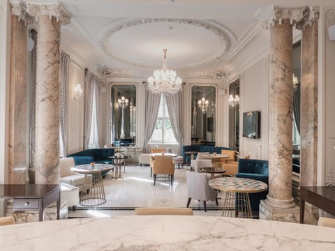 Lounge or bar, Lounge or bar