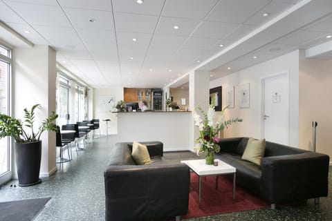 Day, Lobby or reception