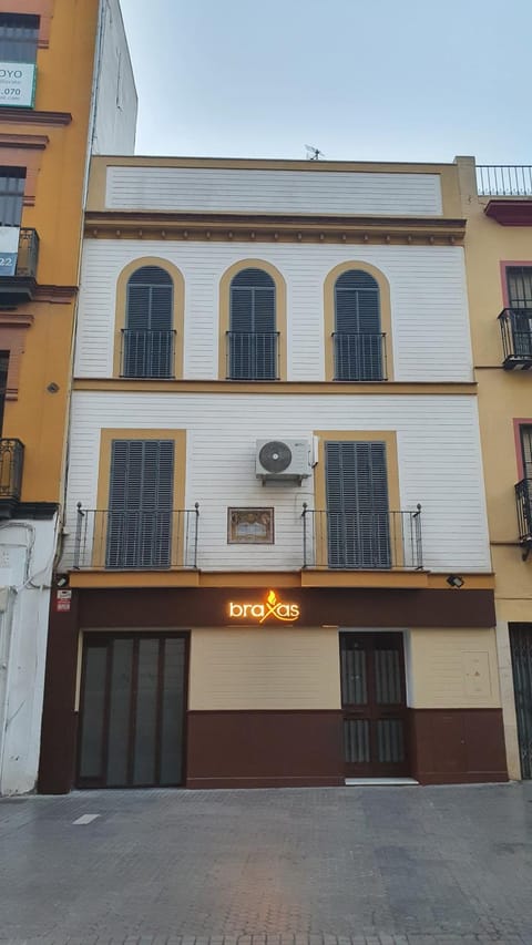 Property building, Facade/entrance