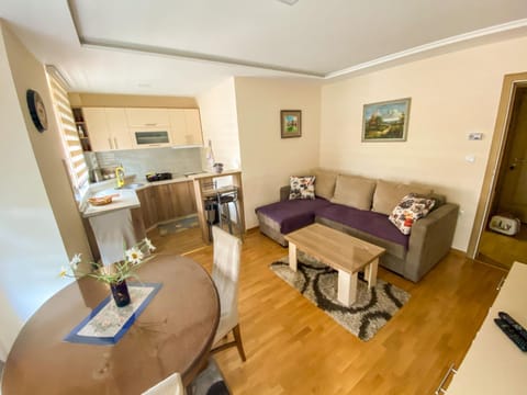 TV and multimedia, Kitchen or kitchenette, Living room, Dining area