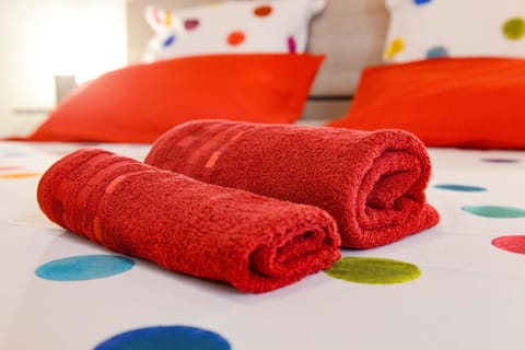 Bed, towels