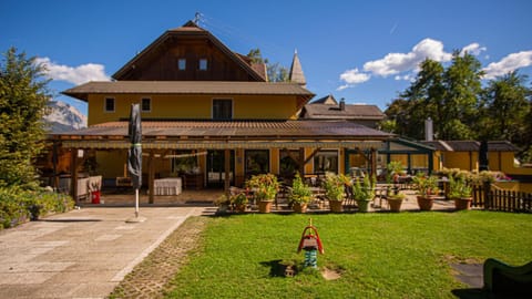 Property building, Garden, Balcony/Terrace