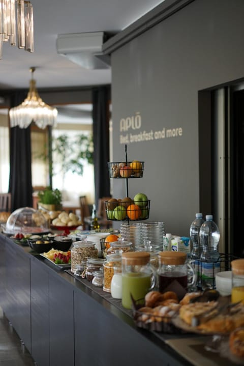 Restaurant/places to eat, Buffet breakfast