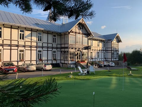 Property building, Garden, Minigolf, Garden view, Parking