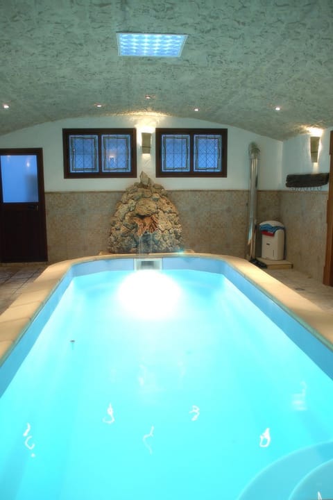 Swimming pool, Swimming pool
