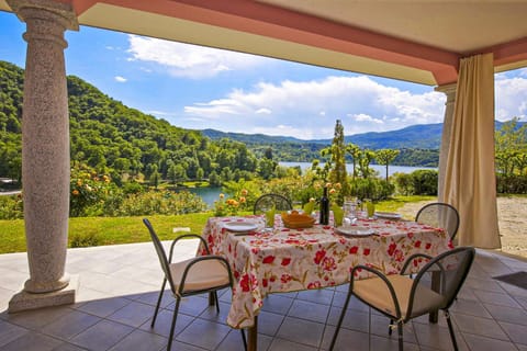 Balcony/Terrace, Lake view, Mountain view