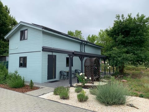 Property building, Day, Garden, Garden view