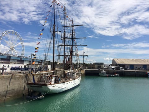 Studio~ Les pieds dans l'eau 2~ Apartment in Granville