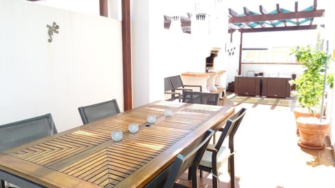 BBQ facilities, Balcony/Terrace, Dining area