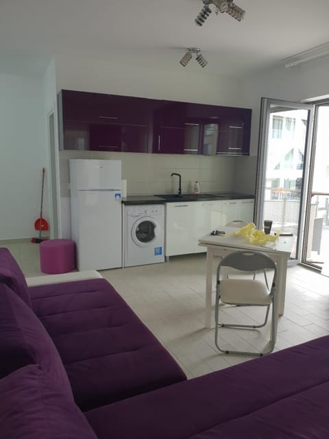 Day, Kitchen or kitchenette