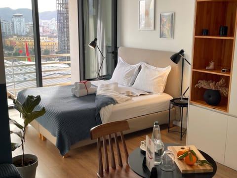 Bed, View (from property/room), Decorative detail, City view