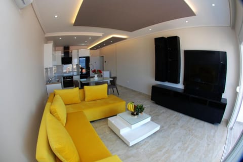 TV and multimedia, Kitchen or kitchenette, Living room, Seating area