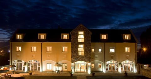 Facade/entrance, Night