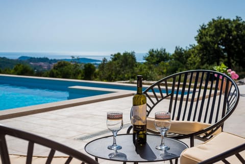 Balcony/Terrace, Swimming pool