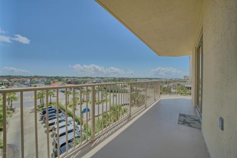 Cozy Condominium with Astonishing View from Spacious Balcony - Unit 0401 Apartment in Upper Grand Lagoon