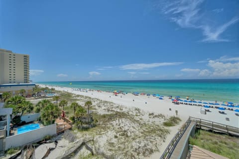 Cozy Condominium with Astonishing View from Spacious Balcony - Unit 0401 Apartment in Upper Grand Lagoon