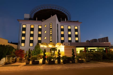 Property building, Facade/entrance, Night